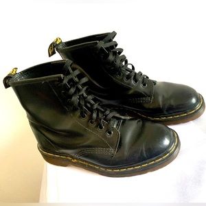 Dr Martens Boots - Women US 9 / Men US 10
1460 VINTAGE LACE UP BOOTS